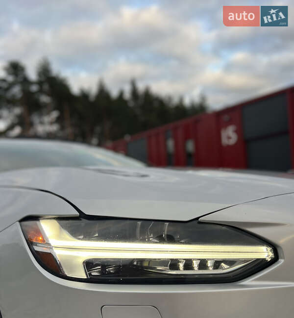 Седан Volvo S90 2018 в Львове