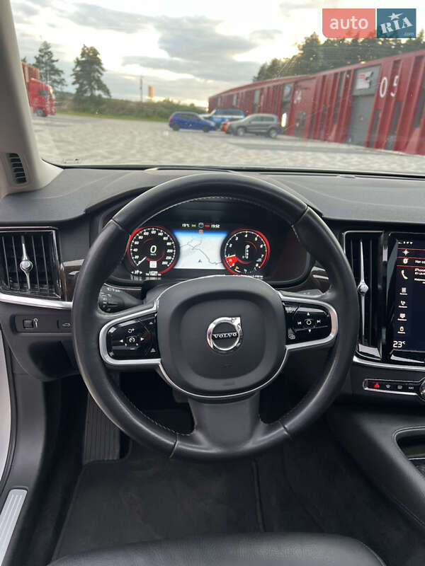 Седан Volvo S90 2018 в Львове