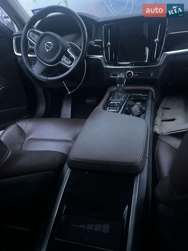 Седан Volvo S90 2018 в Сарнах