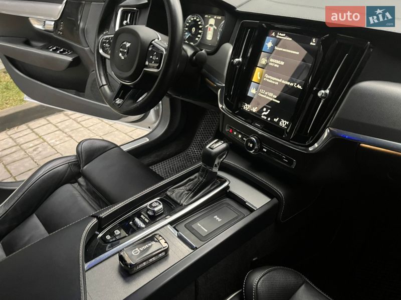 Седан Volvo S90 2020 в Ивано-Франковске