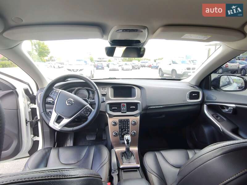 Хэтчбек Volvo V40 Cross Country 2016 в Борисполе