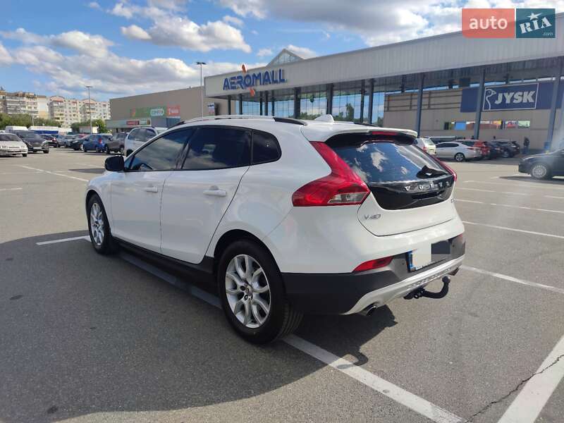 Хэтчбек Volvo V40 Cross Country 2016 в Борисполе
