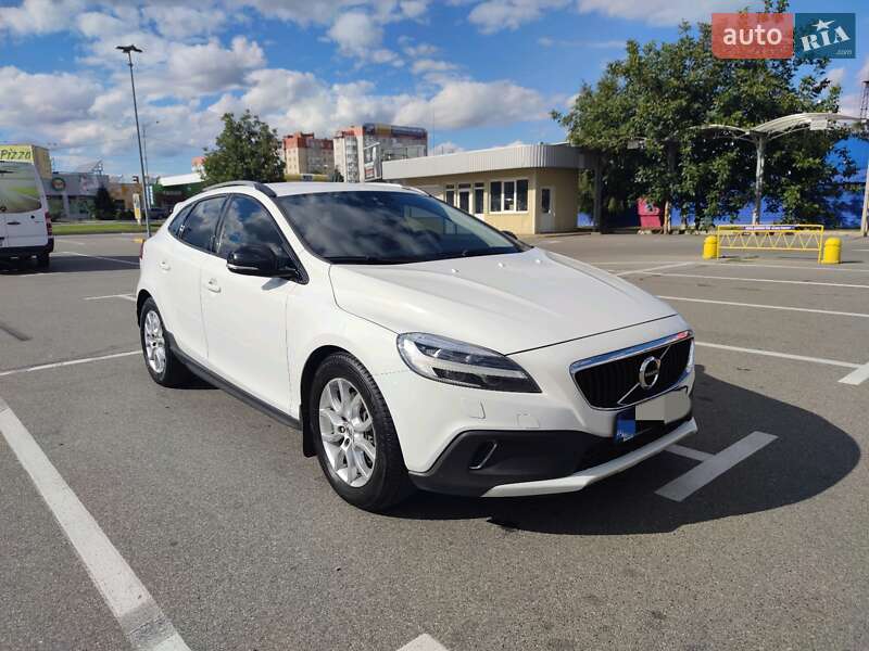 Хэтчбек Volvo V40 Cross Country 2016 в Борисполе