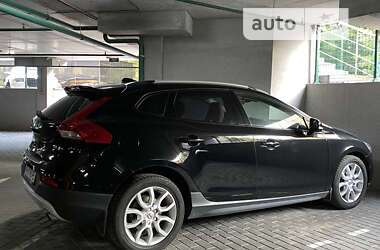 Хэтчбек Volvo V40 Cross Country 2016 в 