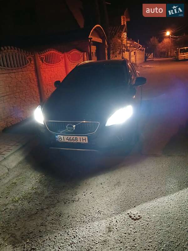 Хэтчбек Volvo V40 Cross Country 2018 в 