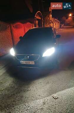 Хэтчбек Volvo V40 Cross Country 2018 в 