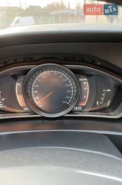 Хэтчбек Volvo V40 Cross Country 2018 в 