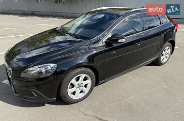 Хэтчбек Volvo V40 Cross Country 2014 в Киеве