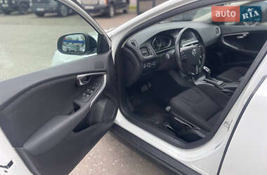 Хэтчбек Volvo V40 Cross Country 2015 в 