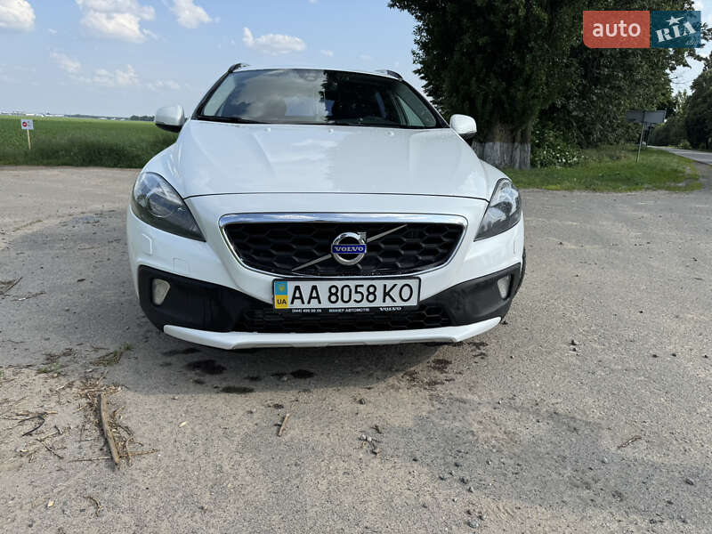 Хэтчбек Volvo V40 Cross Country 2016 в Киеве