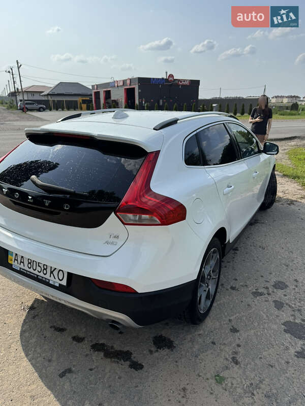 Хэтчбек Volvo V40 Cross Country 2016 в Киеве