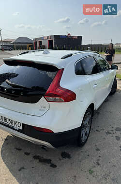 Хетчбек Volvo V40 Cross Country 2016 в 