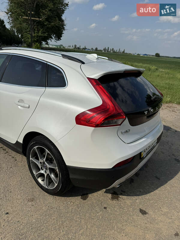 Хэтчбек Volvo V40 Cross Country 2016 в Киеве
