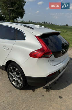 Хетчбек Volvo V40 Cross Country 2016 в 