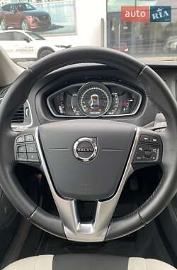 Хэтчбек Volvo V40 Cross Country 2017 в 