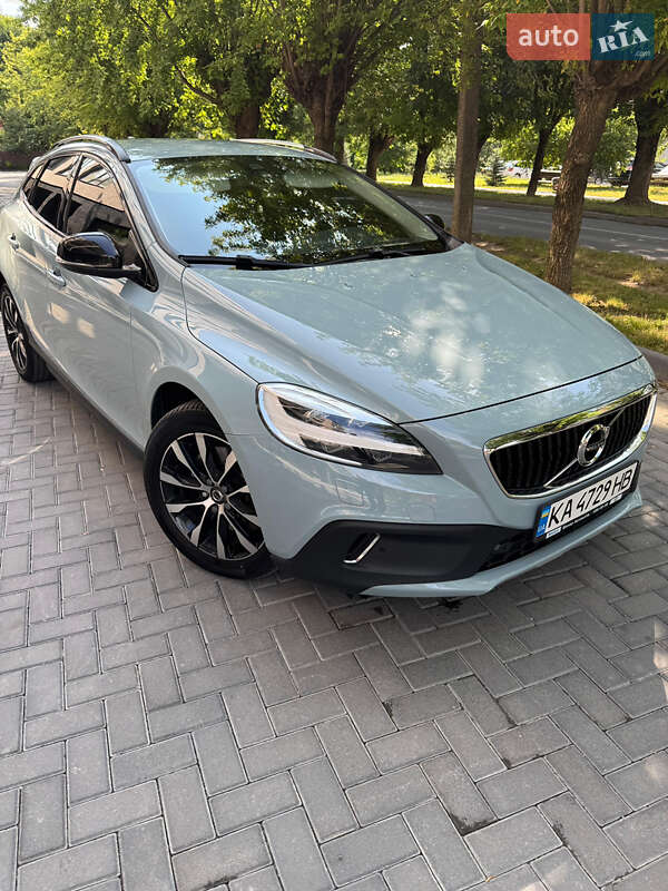 Хэтчбек Volvo V40 Cross Country 2019 в Ужгороде