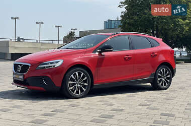 Хетчбек Volvo V40 Cross Country 2018 в Дніпрі