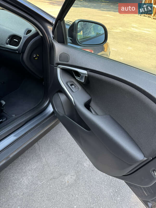 Хетчбек Volvo V40 Cross Country 2014 в Луцьку фото 36 Хетчбек Volvo V40 Cross Country 2014 в Луцьку