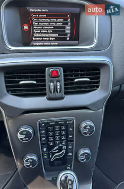 Хэтчбек Volvo V40 Cross Country 2014 в 