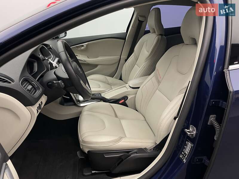 Хетчбек Volvo V40 Cross Country 2016 в Києві