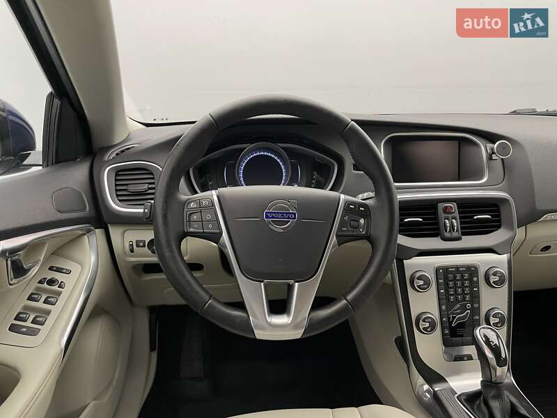 Хетчбек Volvo V40 Cross Country 2016 в Києві