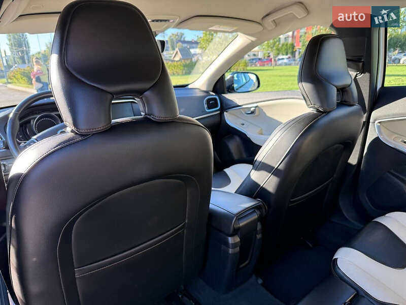 Хетчбек Volvo V40 Cross Country 2016 в Василькові фото 11 Хетчбек Volvo V40 Cross Country 2016 в Василькові