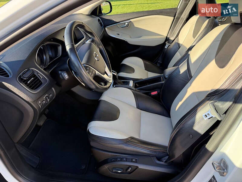 Хетчбек Volvo V40 Cross Country 2016 в Василькові фото 21 Хетчбек Volvo V40 Cross Country 2016 в Василькові