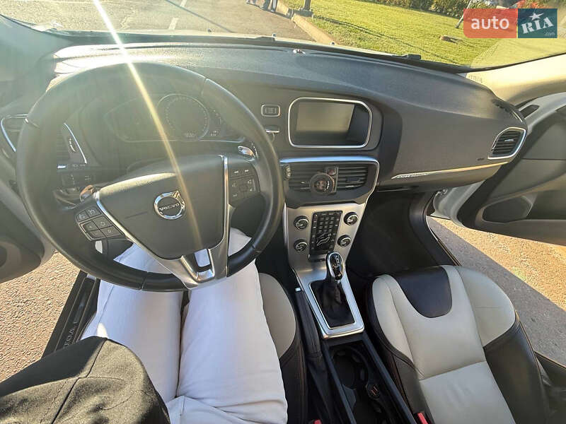 Хетчбек Volvo V40 Cross Country 2016 в Василькові фото 26 Хетчбек Volvo V40 Cross Country 2016 в Василькові