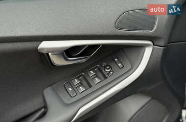 Хэтчбек Volvo V40 Cross Country 2014 в 