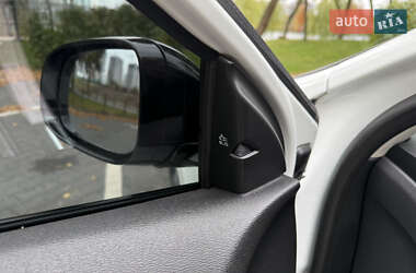 Хэтчбек Volvo V40 Cross Country 2012 в 