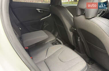 Хэтчбек Volvo V40 Cross Country 2012 в 