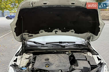 Хэтчбек Volvo V40 Cross Country 2012 в 