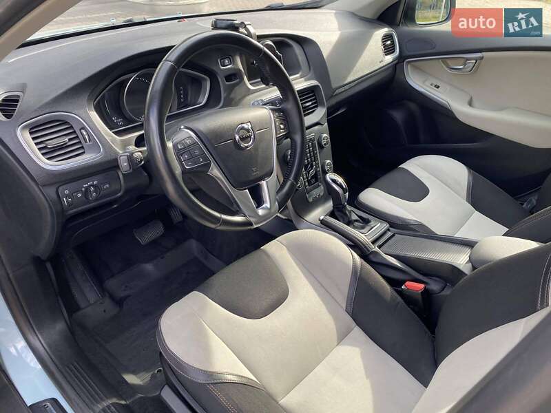 Хэтчбек Volvo V40 Cross Country 2017 в Николаеве фото 26 Хэтчбек Volvo V40 Cross Country 2017 в Николаеве