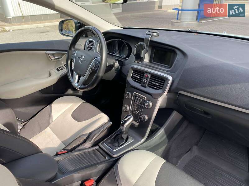 Хэтчбек Volvo V40 Cross Country 2017 в Николаеве фото 31 Хэтчбек Volvo V40 Cross Country 2017 в Николаеве