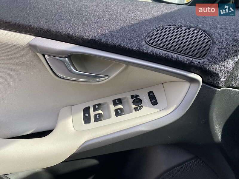 Хэтчбек Volvo V40 Cross Country 2017 в Николаеве фото 37 Хэтчбек Volvo V40 Cross Country 2017 в Николаеве