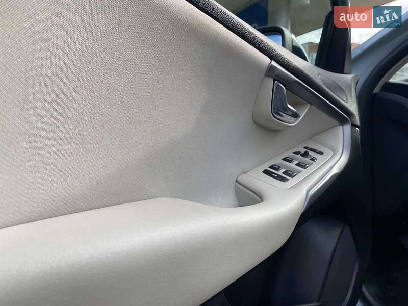 Хэтчбек Volvo V40 Cross Country 2017 в Николаеве фото 36 Хэтчбек Volvo V40 Cross Country 2017 в Николаеве