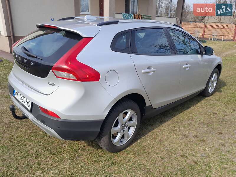 Хетчбек Volvo V40 Cross Country 2015 в Зарічному фото 7 Хетчбек Volvo V40 Cross Country 2015 в Зарічному