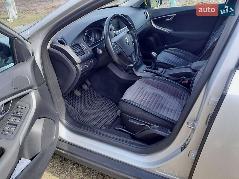 Хетчбек Volvo V40 Cross Country 2015 в Зарічному фото 18 Хетчбек Volvo V40 Cross Country 2015 в Зарічному