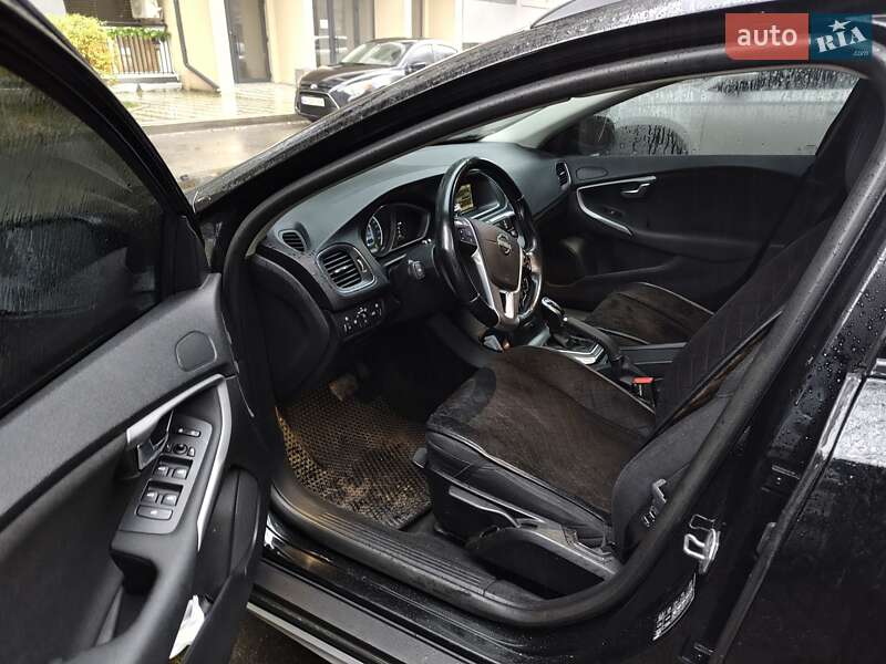 Хэтчбек Volvo V40 Cross Country 2014 в Киеве