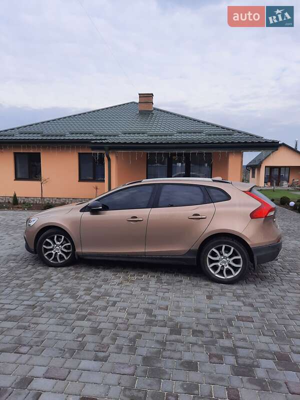 Хетчбек Volvo V40 Cross Country 2017 в Нетішині