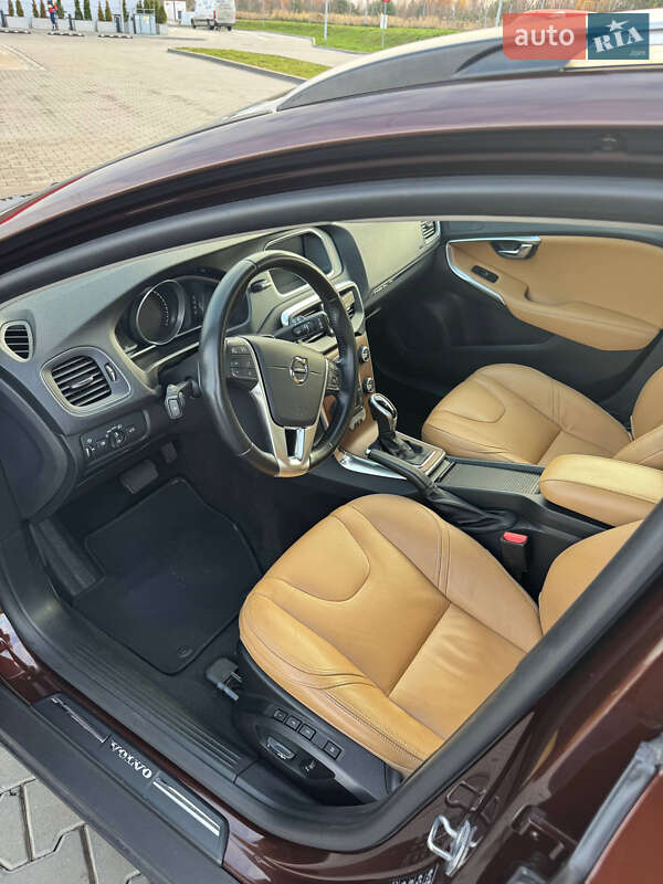 Хетчбек Volvo V40 Cross Country 2016 в Києві