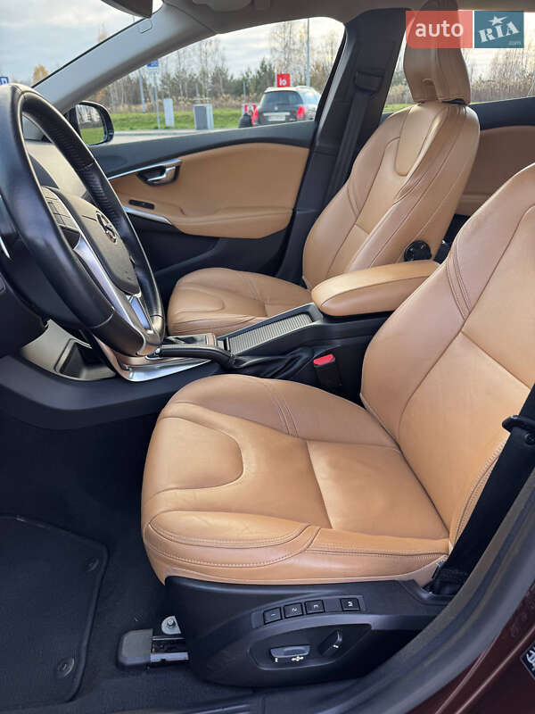 Хетчбек Volvo V40 Cross Country 2016 в Києві