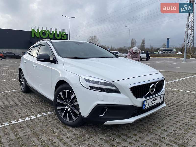 Хетчбек Volvo V40 Cross Country 2019 в Києві