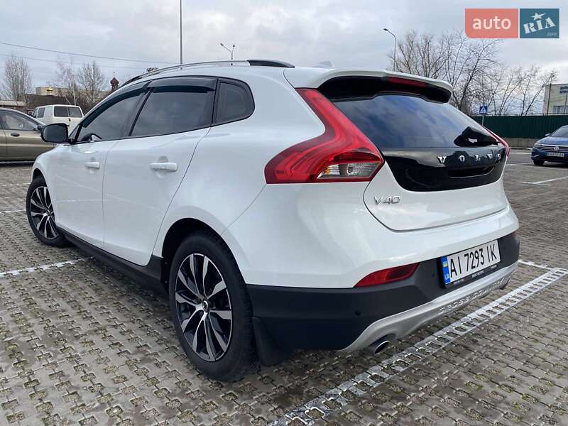 Хетчбек Volvo V40 Cross Country 2019 в Києві