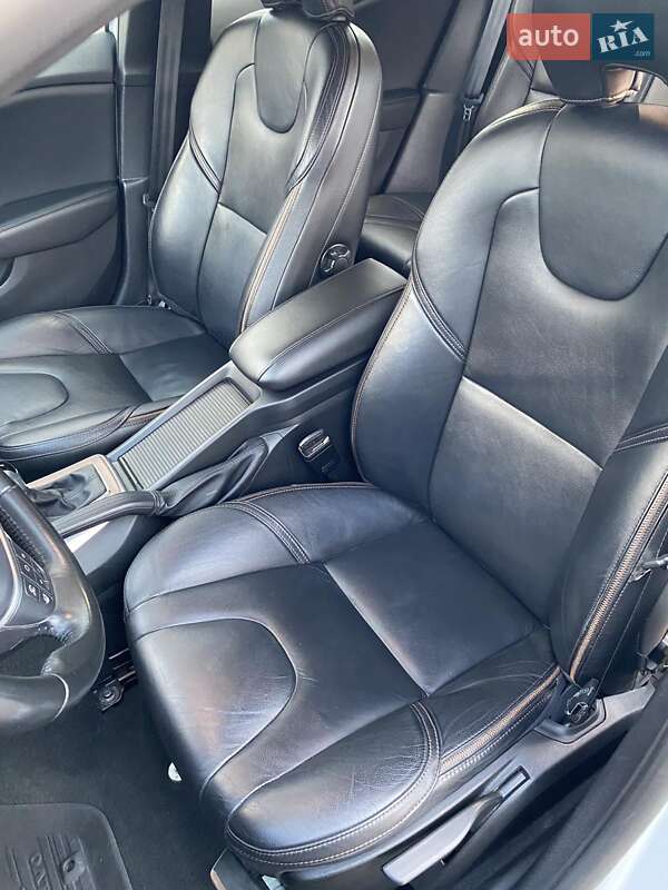 Хетчбек Volvo V40 Cross Country 2019 в Києві