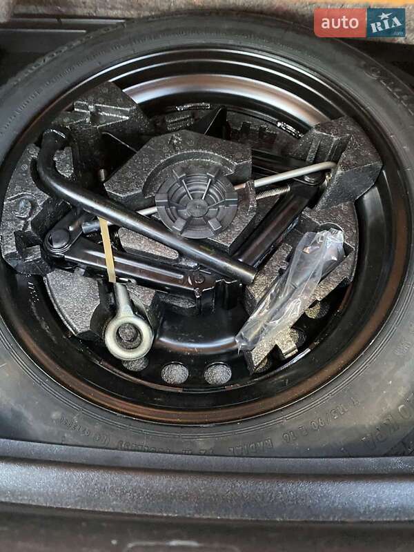 Хетчбек Volvo V40 Cross Country 2019 в Києві