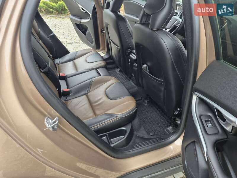 Хэтчбек Volvo V40 Cross Country 2017 в Нетешине