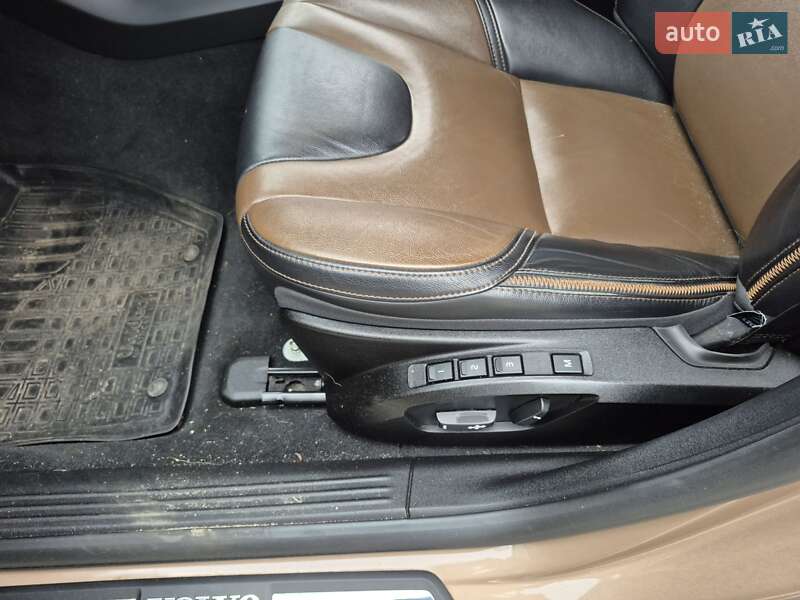 Хэтчбек Volvo V40 Cross Country 2017 в Нетешине