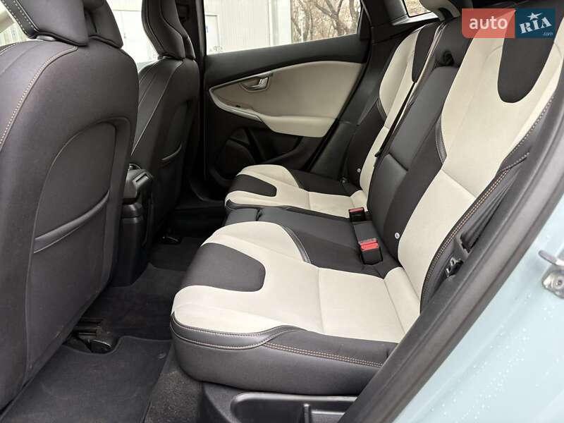 Хетчбек Volvo V40 Cross Country 2017 в Миколаєві