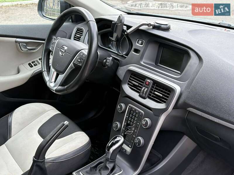 Хетчбек Volvo V40 Cross Country 2017 в Миколаєві
